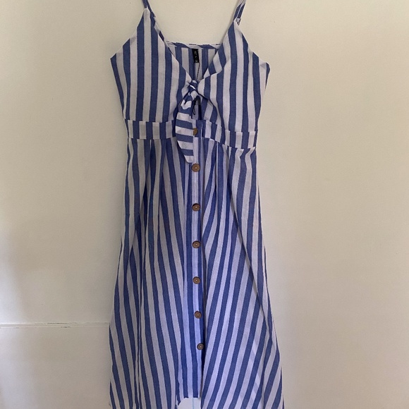 Dress - Picture 2 of 3